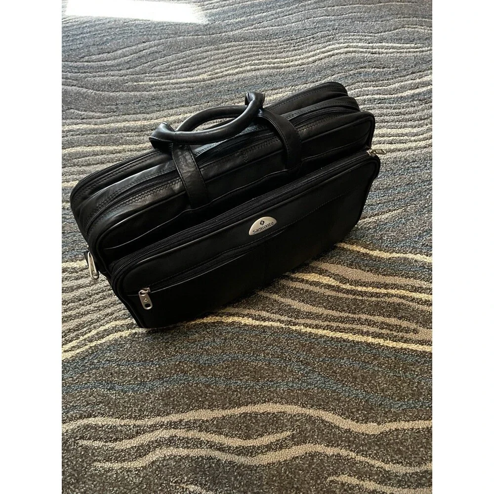 Samsonite excellent missing